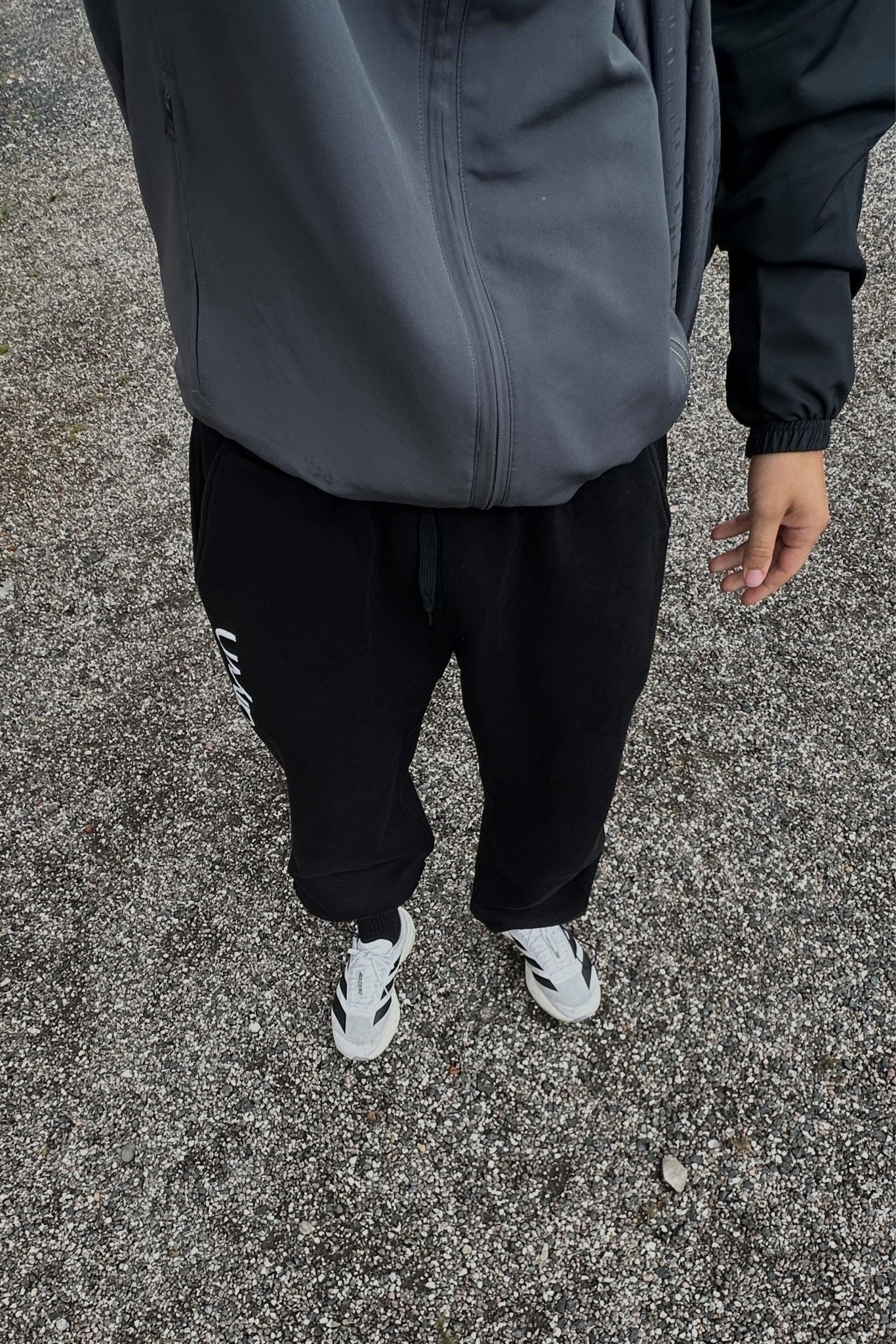 Everyday Sweatpants - Sort (Hvidt logo) - Alyvh