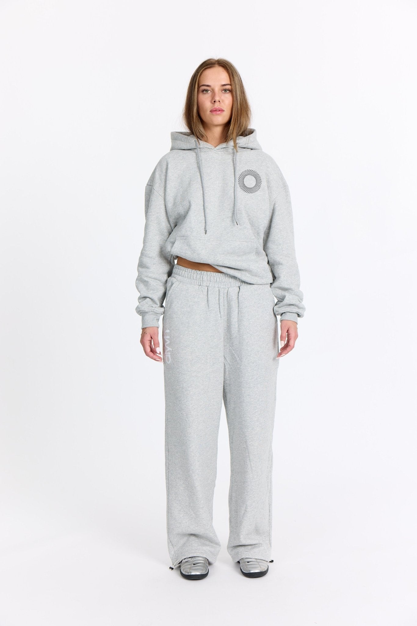 Grå Sweatshop Hoodie - Mørkegrå. - Alyvh
