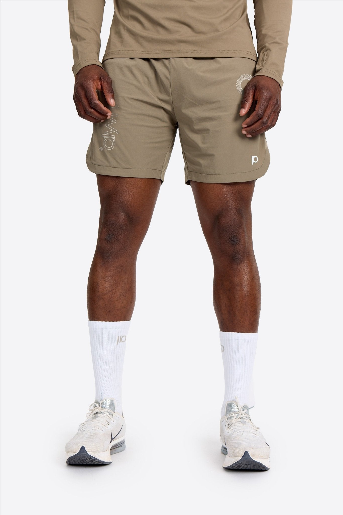 Performance Identity Shorts - Sand (Hvidt logo) - Alyvh