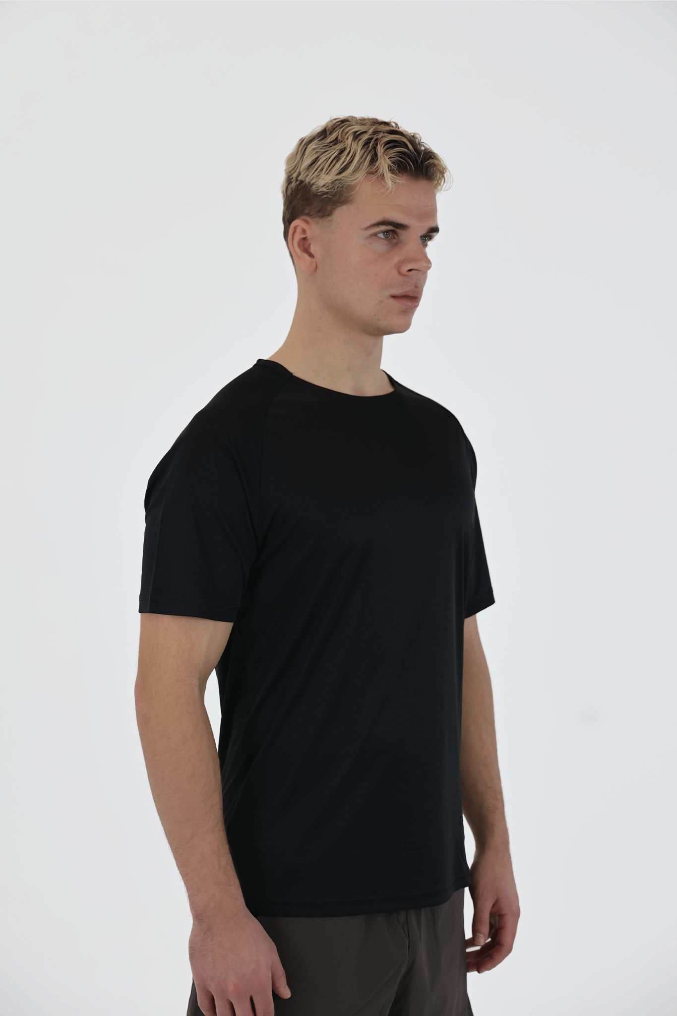 Sports Tee - Black - Alyvh